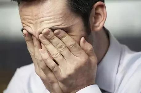 震驚！辦公室里99%都得了這個病，不及時解決危害一生！