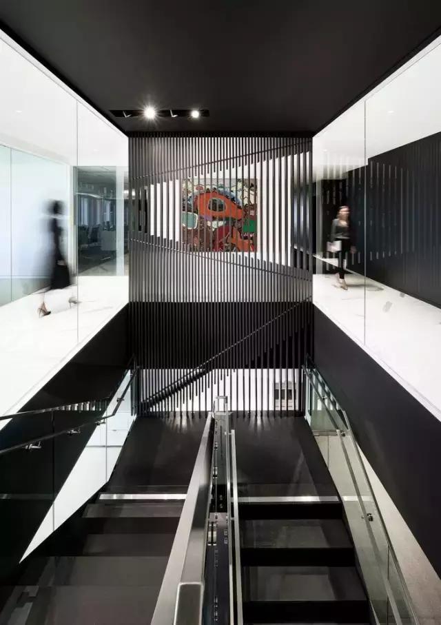 只有黑、白、灰三種顏色的辦公室？——極簡(jiǎn)主義的設(shè)計(jì)哲學(xué)