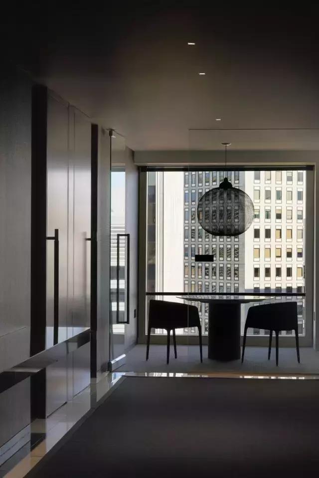 只有黑、白、灰三種顏色的辦公室？——極簡(jiǎn)主義的設(shè)計(jì)哲學(xué)