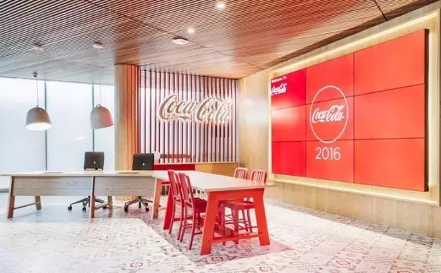 既有感官愉悅，又能體現(xiàn)品牌價(jià)值，我就服可口可樂的辦公