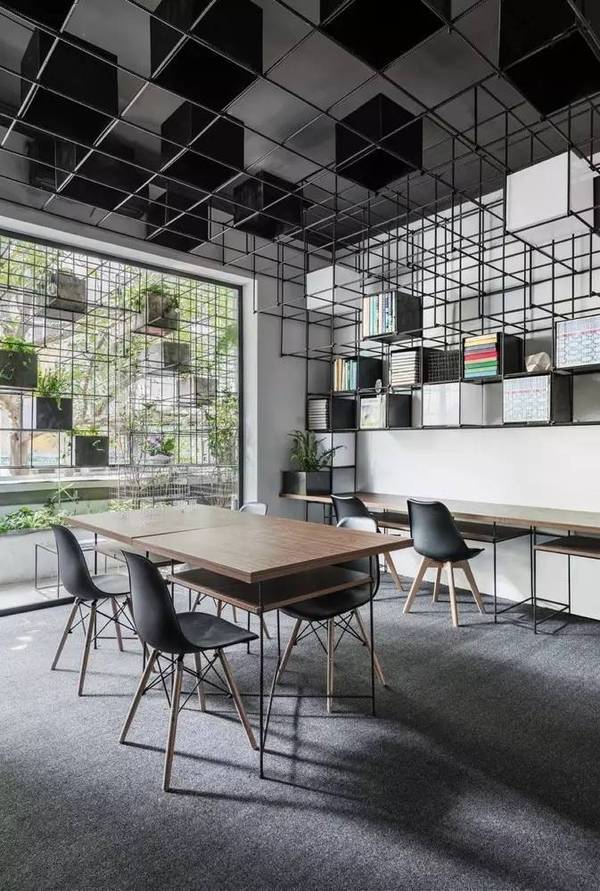 越南Wake Space Up！城市生態(tài)陽臺辦公空間設(shè)計(jì)