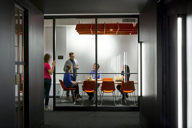 全球**圖片網(wǎng)Shutterstock辦公室，帶你感受在娛樂(lè)場(chǎng)所中工作