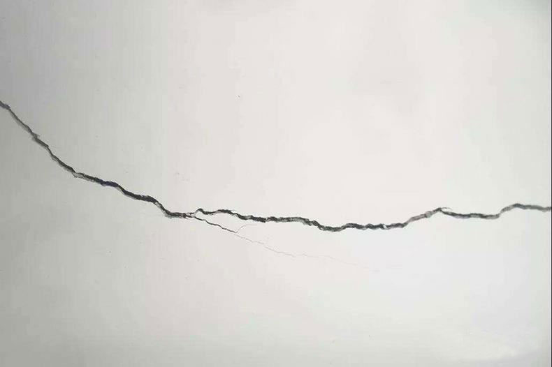 辦公室墻面裂縫怎么修補？如何預(yù)防墻面裂縫